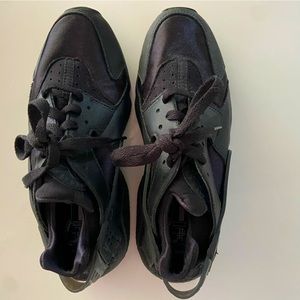 Nike Black Hurache Shoes